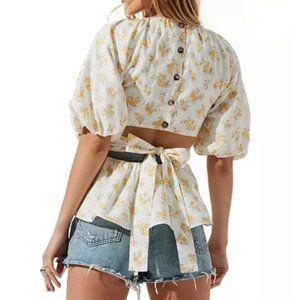 ASTR The Label Vendetti Floral Top